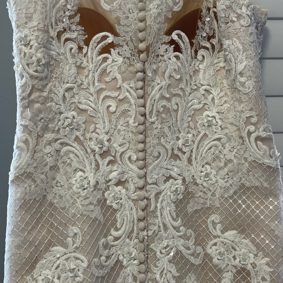 Never worn Maggie Sottero plus size wedding dress - Picture 4 of 8